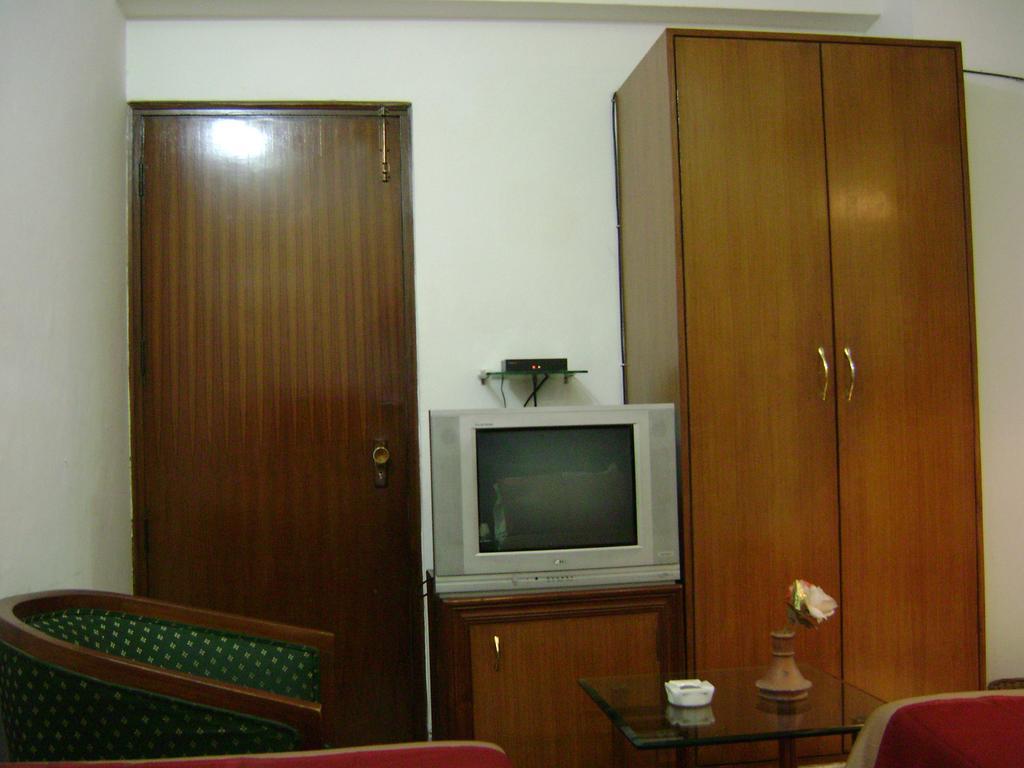 The Royal Residency Hotel Нью-Дели Экстерьер фото