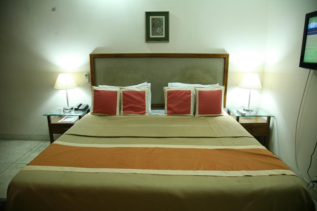 The Royal Residency Hotel Нью-Дели Экстерьер фото