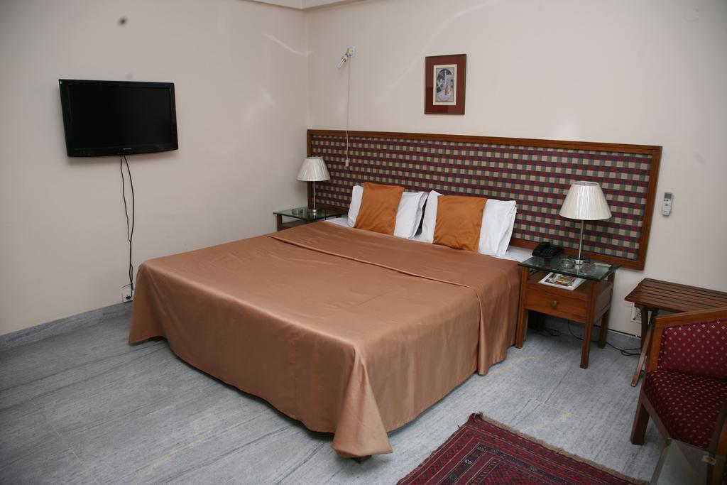 The Royal Residency Hotel Нью-Дели Экстерьер фото