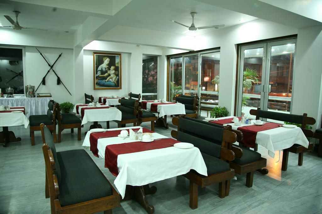 The Royal Residency Hotel Нью-Дели Экстерьер фото